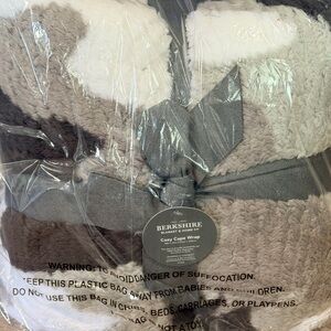 Berkshire - Blanket/Cozy Cape Wrap Black White Gray Camo 58” X 64” Pockets – New